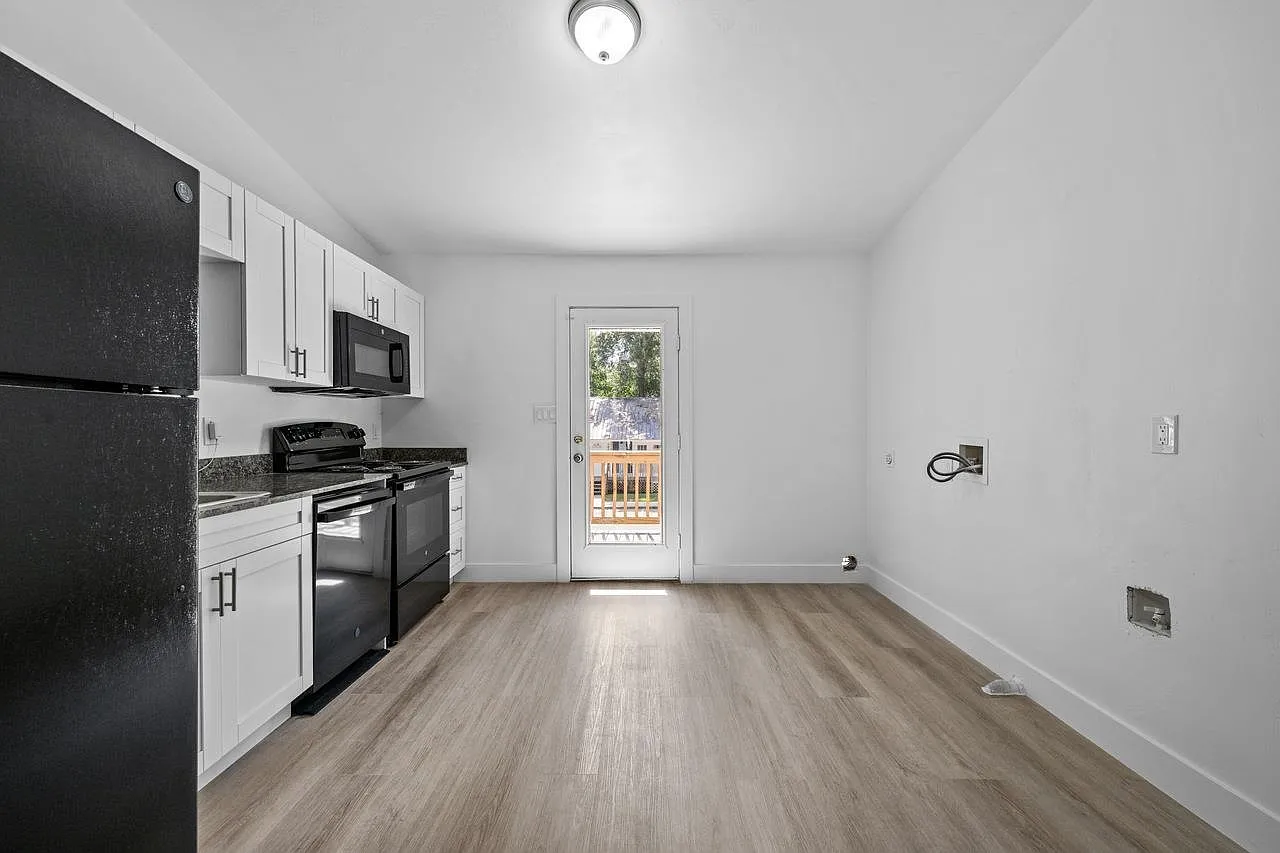1 bed, 500 sqft, $995 — Photo 3