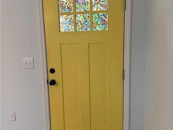 5th image of 453 Pauline St
