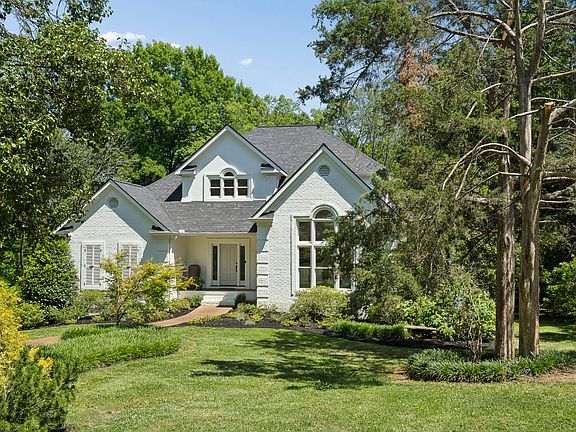 2nd image of 925 Ashford Ct