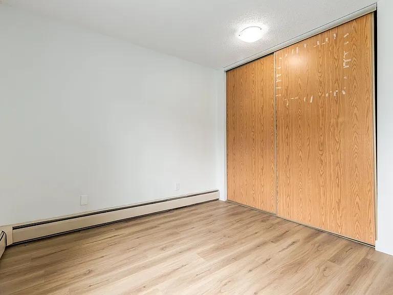 1825 Woodview Dr SW — Photo 11