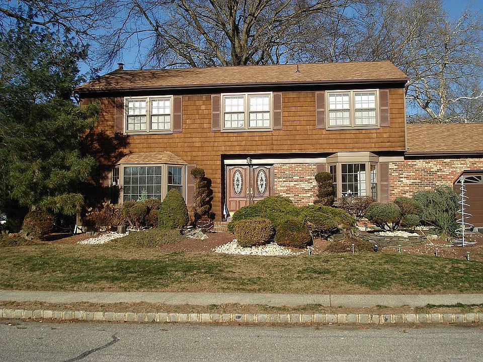 2nd image of 7 Buttonwood Dr