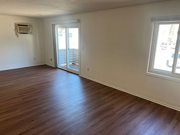 4th image of 1434 Case Ave E #1430-1