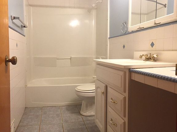 5th image of 1628 Country Club Ave