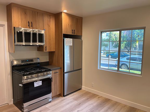 2nd image of 427 E Acacia Ave APT 1