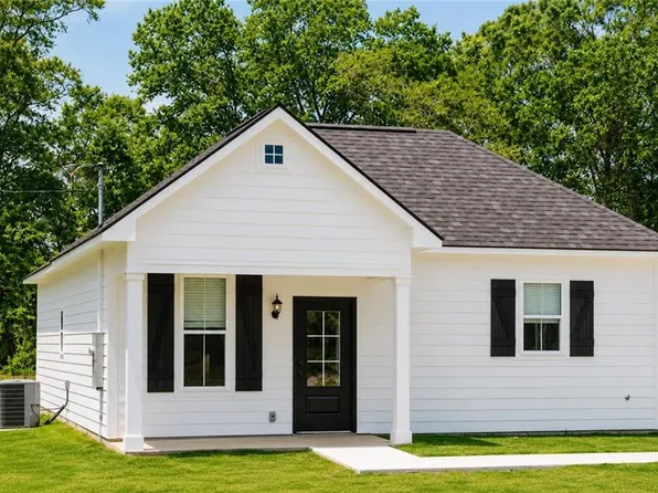 110 Pine Point Cir, Sylvester, GA 31791