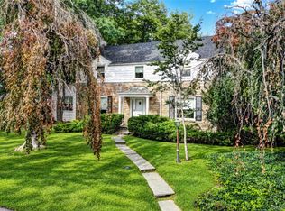 178 Schenck Cir N, Hewlett, NY 11557