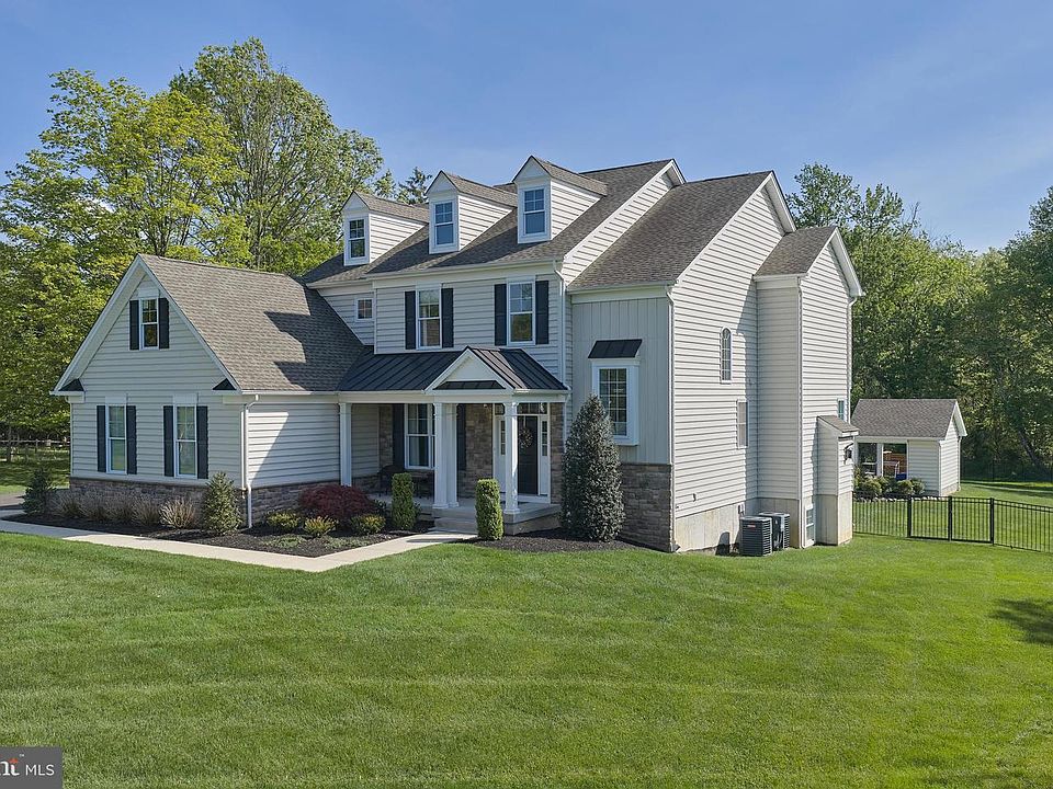 1st image of 112 Winding Ln