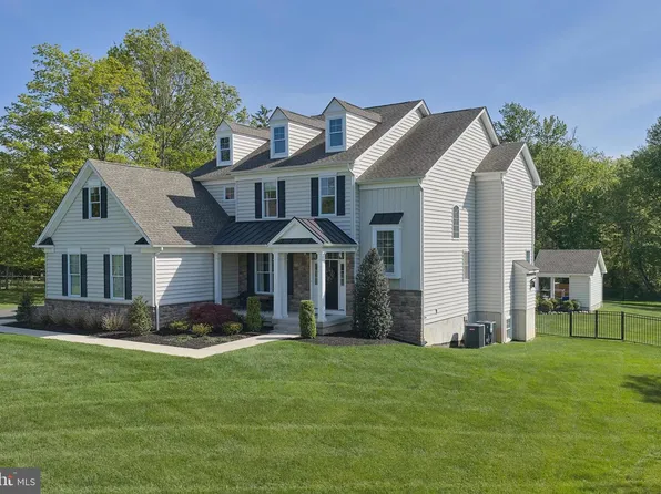 112 Winding Ln, Newtown, PA 18940