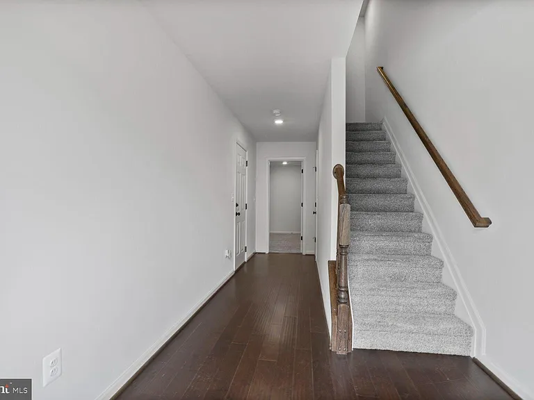 2437 Drake Ln — Photo 2
