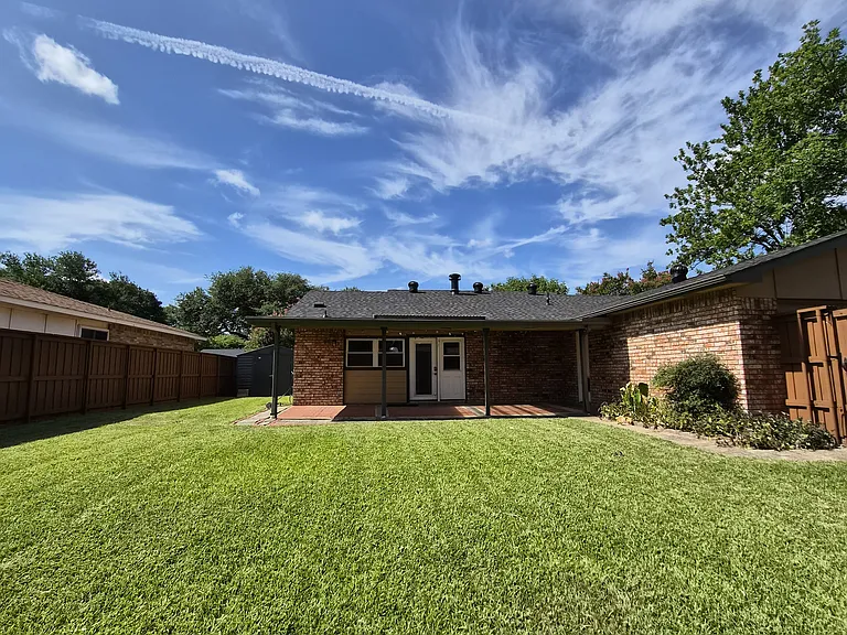 1817 Shreveport Trl — Photo 2