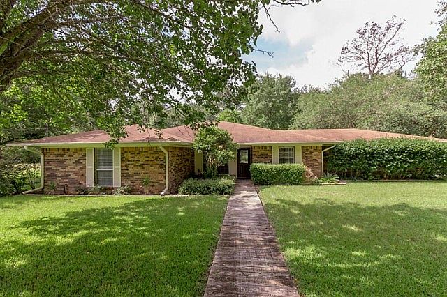 1st image of 104 Armadillo Dr