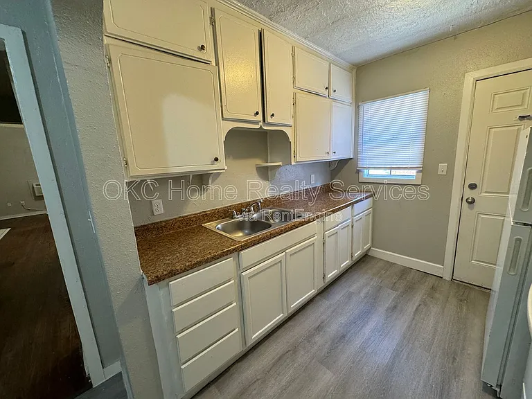 2820 NW 23rd St — Photo 8