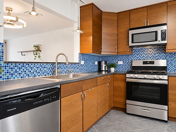 3rd image of 2905 Shelly Ln
