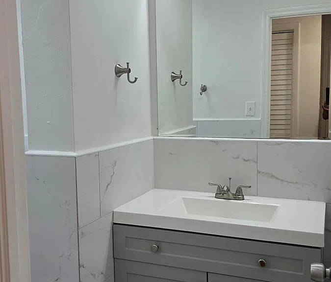 20 NW 7th Ave #6 — Photo 10