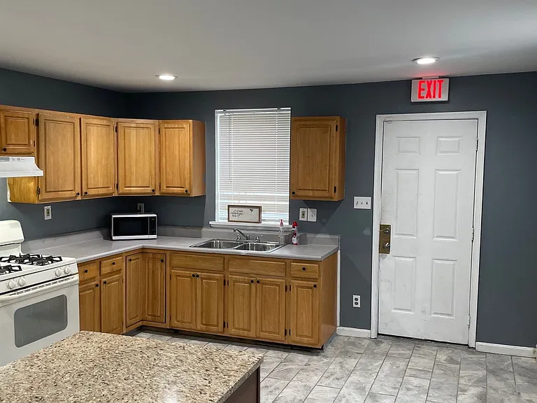 2133 W Mulberry St — Photo 20
