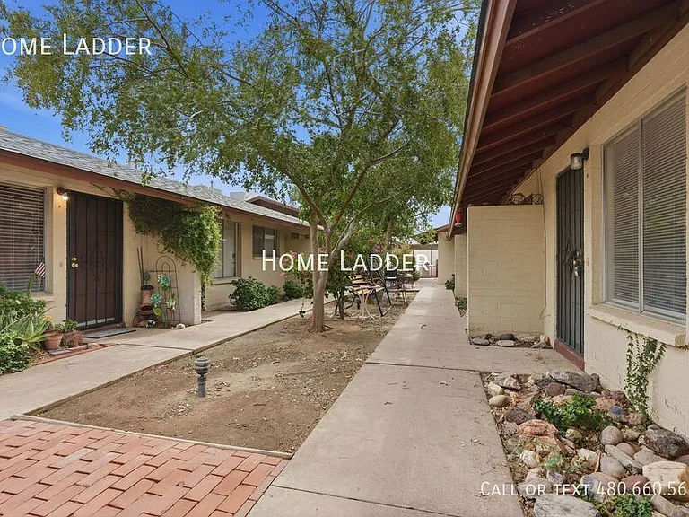 1332 W 5th St #8 — Photo 15