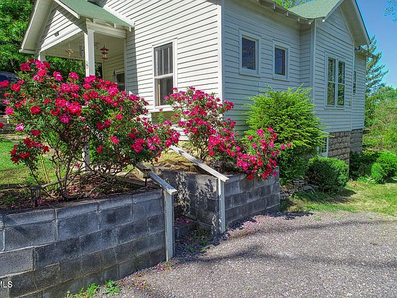 5th image of 216 N Church St