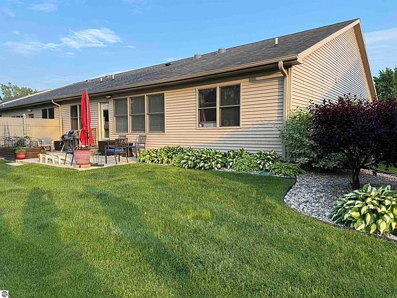 2nd image of 3004 Mackinaw Meadows Dr