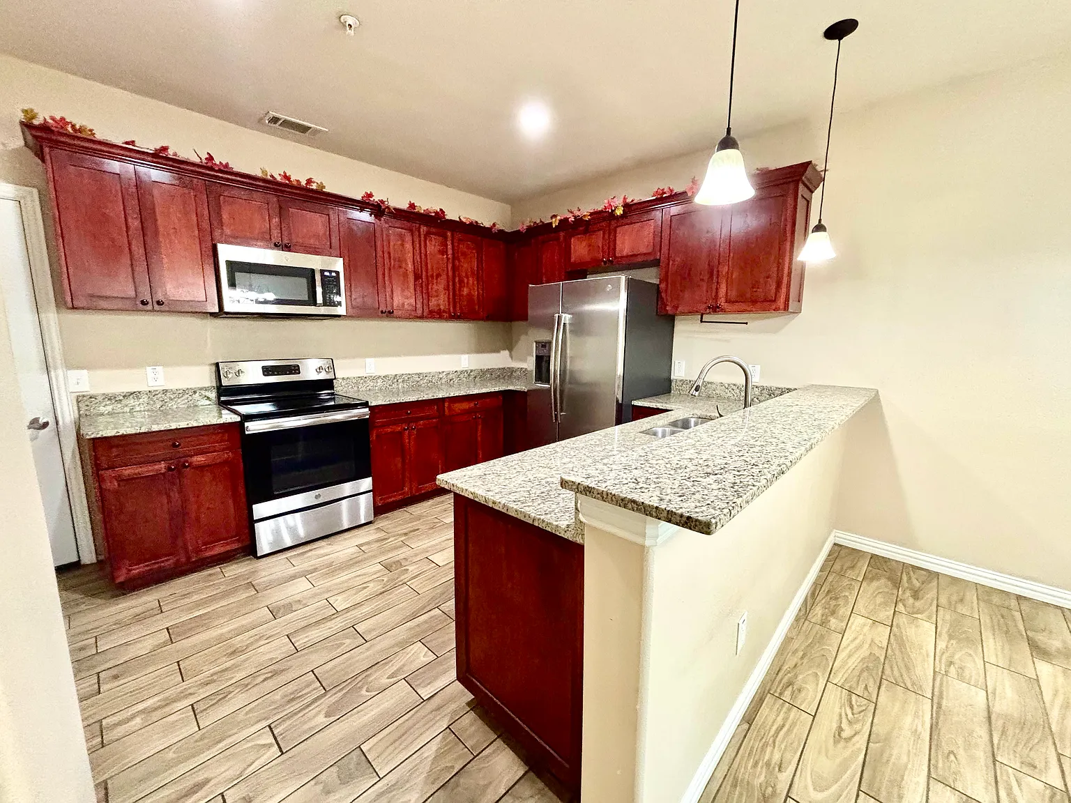 3 bed, 2.5 bath, 1980 sqft, $2,400 — Photo 4