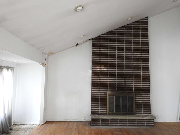 4th image of 634 Barlow Ave