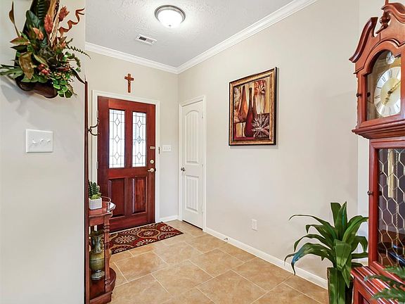 3rd image of 237 S Lantana Cir