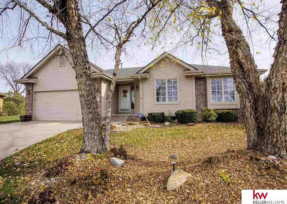 1st image of 15317 Parker Cir