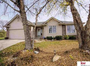 15317 Parker Cir, Omaha, NE 68154