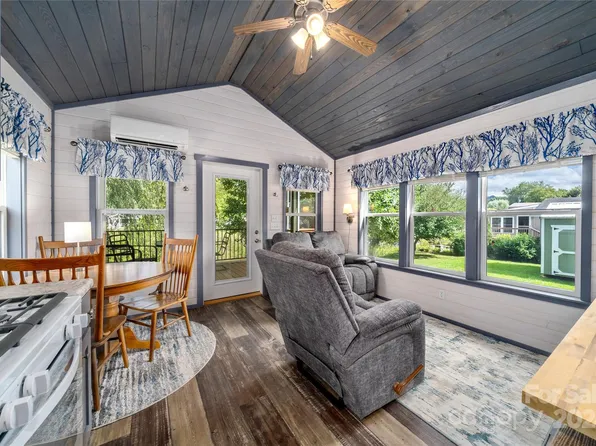 275 Mallard Loop, Waynesville, NC 28785