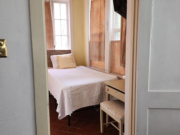 Cozy room. Front yard view with 4 windows. Twin bed, tile floor, window AC/Heat unit, work station and TV