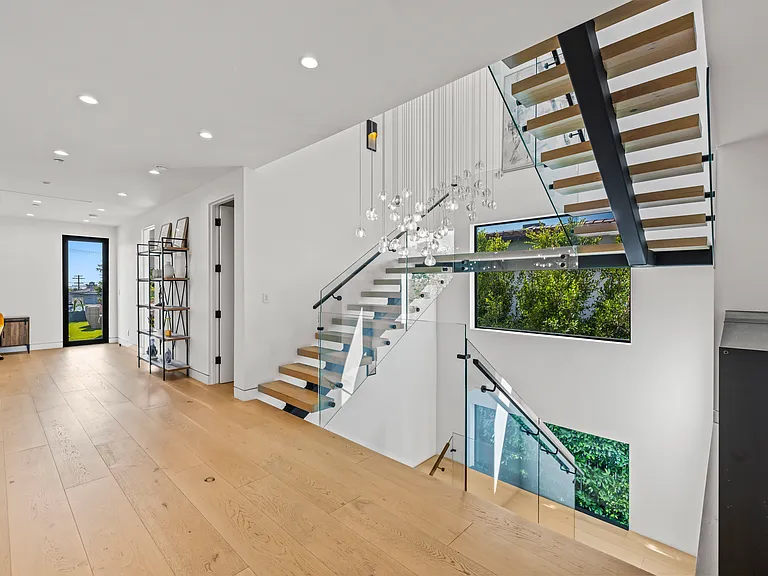 12125 W Sunset Blvd — Photo 29