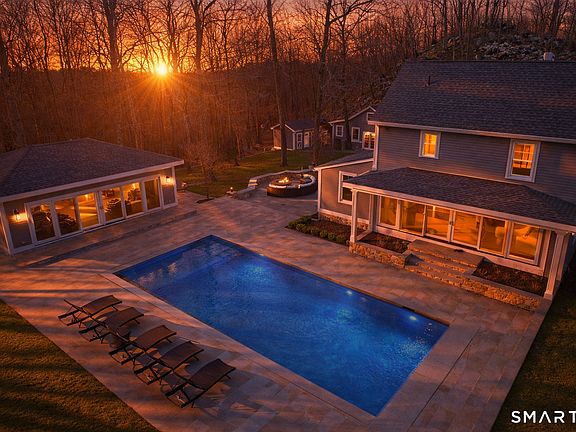 3rd image of 21 Split Rock Road