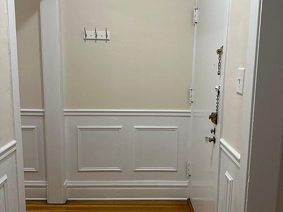 5th image of 2340 W Wilson Ave #1