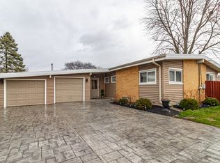 205 Washington Rd, Glenview, IL 60025