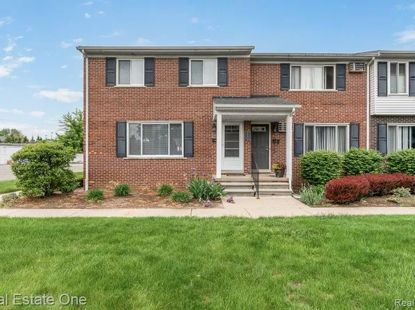 1127 Tienken Ct, Rochester, MI 48306