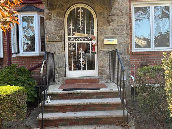8426 Doran Avenue, Glendale, NY 11385