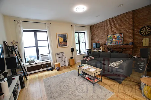 165 W 74th St #2 Photo 1