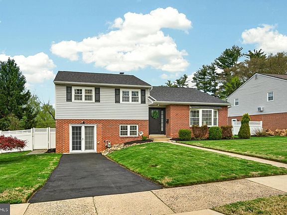 3rd image of 21 Red Oak Rd
