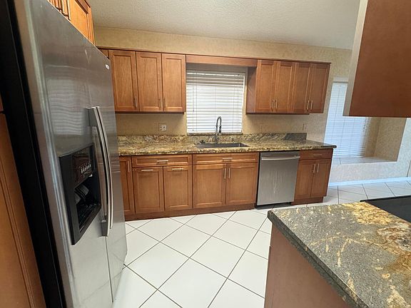 5th image of 6113 Greenspointe Drive #10