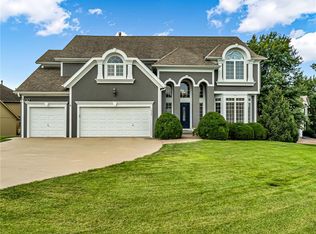 1028 NE Serenity Ln, Lees Summit, MO 64064