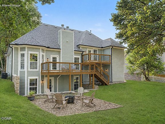 5th image of 825 Colonial Dr