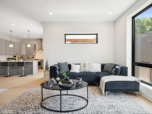 5th image of 2424 N Linden Pl #101