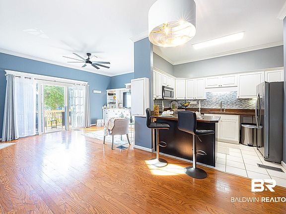 5th image of 4 Yacht Club Dr APT 198