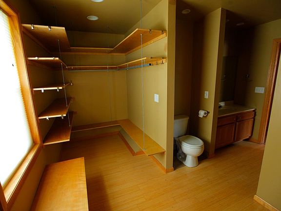 5th image of 1159 15th Ave SE #4