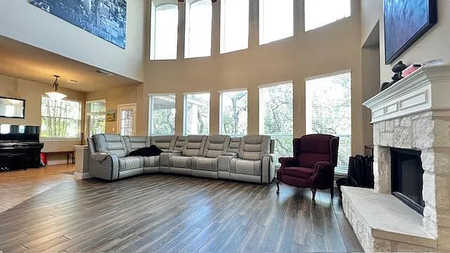 7908 Menler Dr — Photo 3