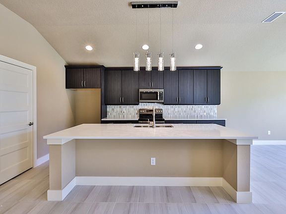 5th image of 230 Catriona Dr