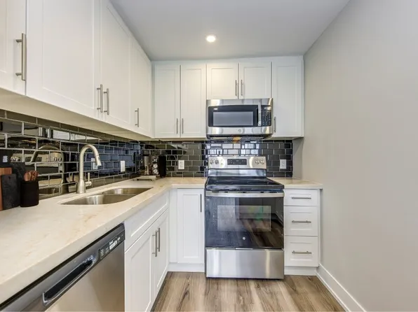 9 Lodge St #505, Waterloo, ON N2J 4S8