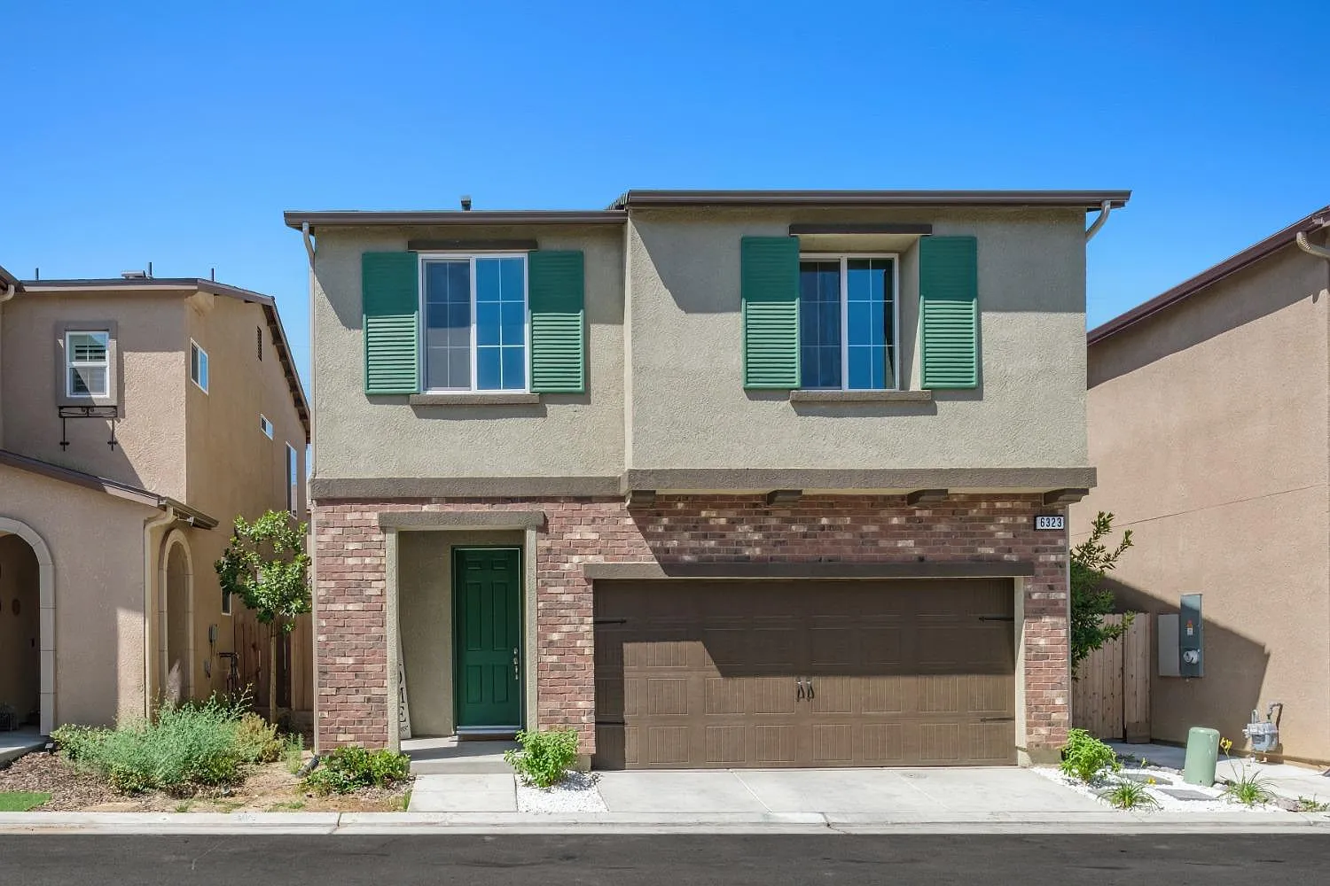 6323 N Alta Vista Ln photo 1