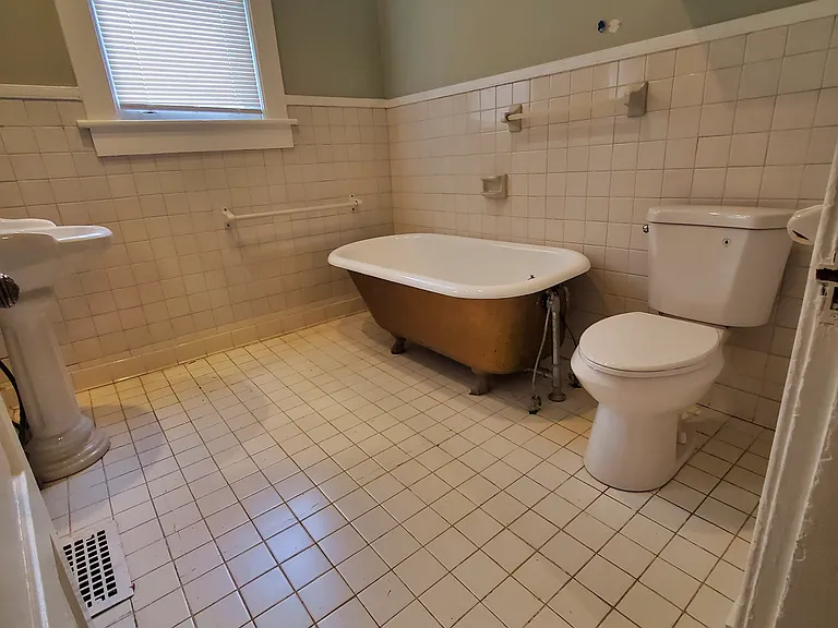 1552 Monroe Ave — Photo 15