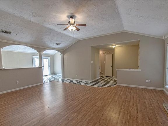 5th image of 520 Plantation Dr
