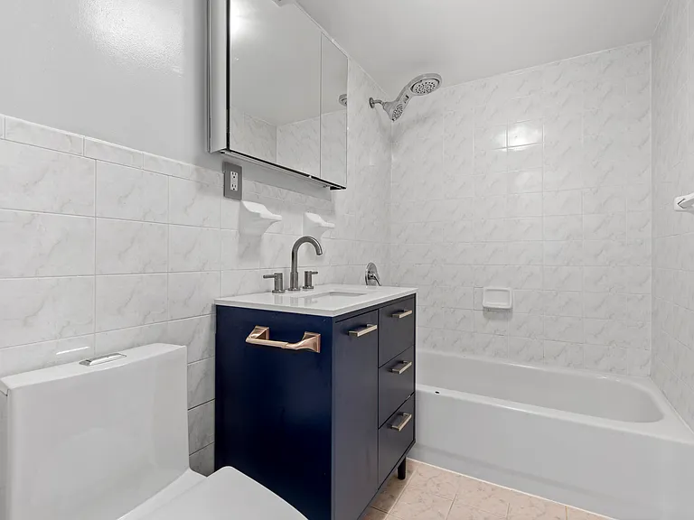 627 Warren St #3 — Photo 6